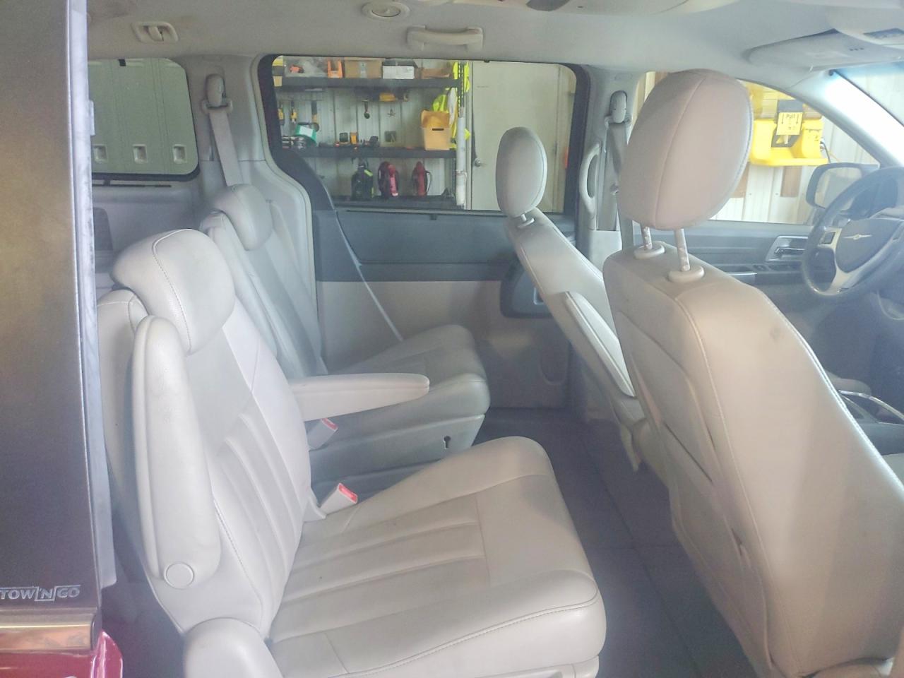 2008 Chrysler Town & Country Touring Бордовый vin: 2A8HR54P48R738438