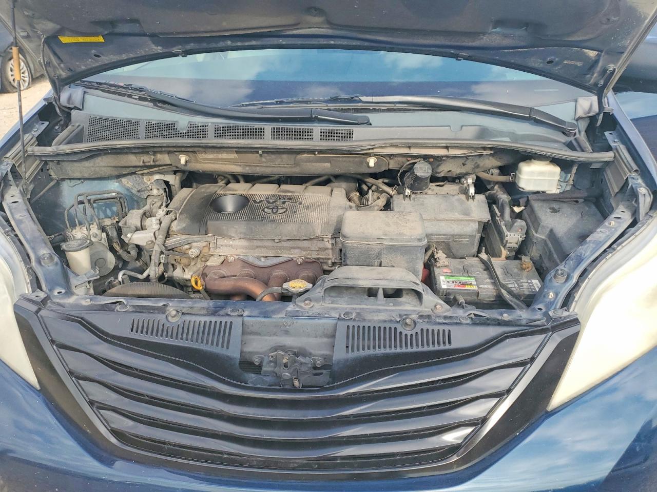 2012 Toyota Sienna Base 7-passenger Blue vin: 5TDKA3DC1CS011280
