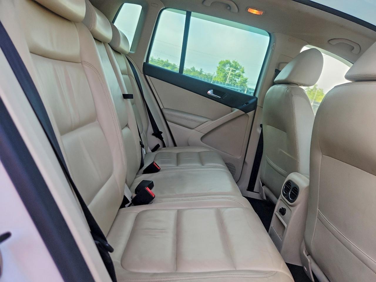 2011 Volkswagen Tiguan S White vin: WVGBV7AX4BW514136
