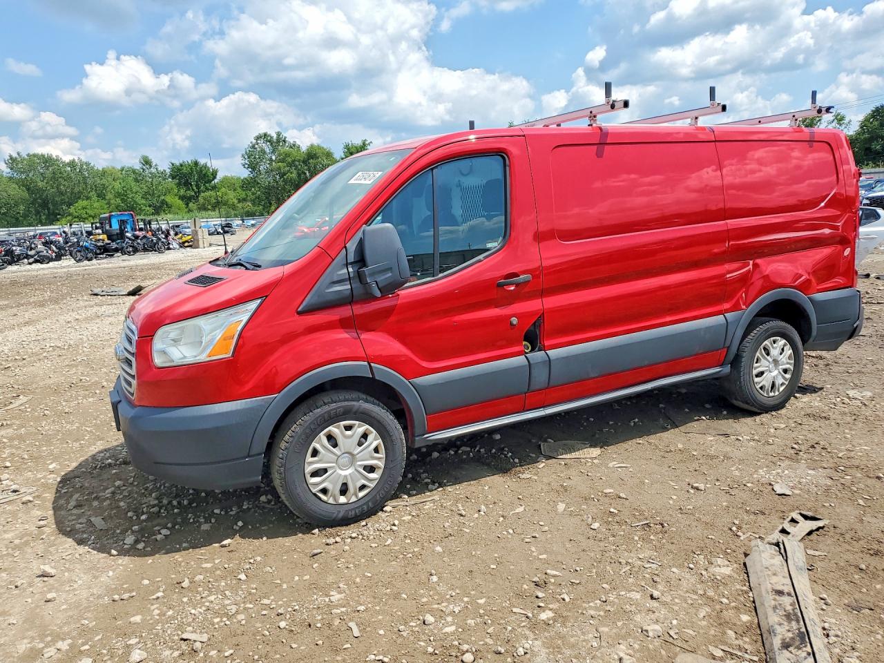 2015 Ford Transit T-250 Red vin: 1FTYR1YM4FKA83354