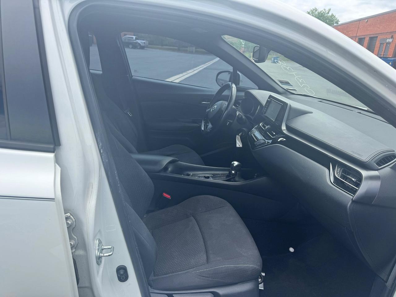 2018 Toyota C-hr Xle White vin: NMTKHMBX0JR023438