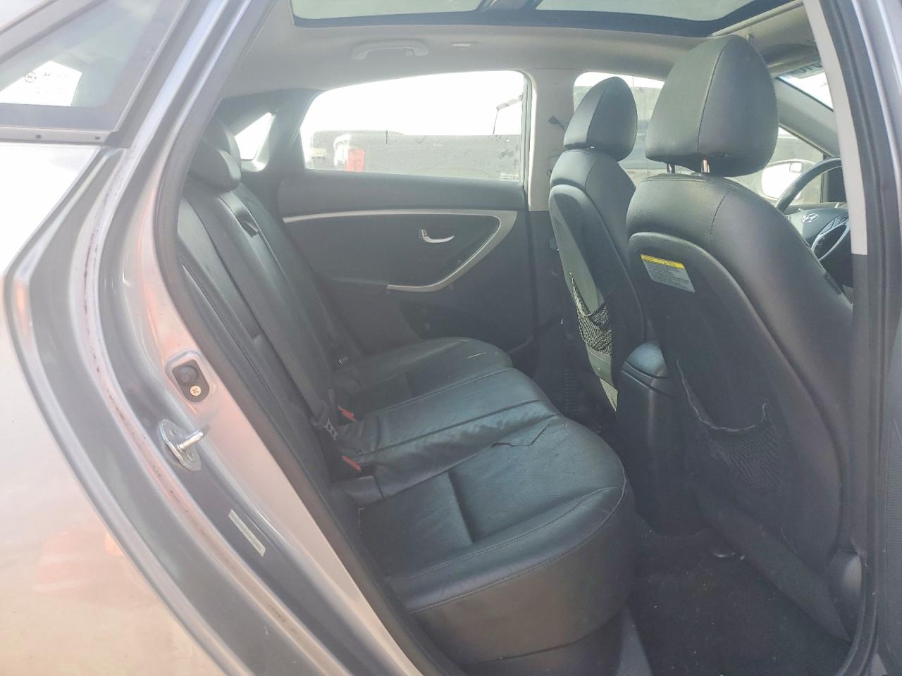2013 Hyundai Elantra Gt Base Silver vin: KMHD35LEXDU058785