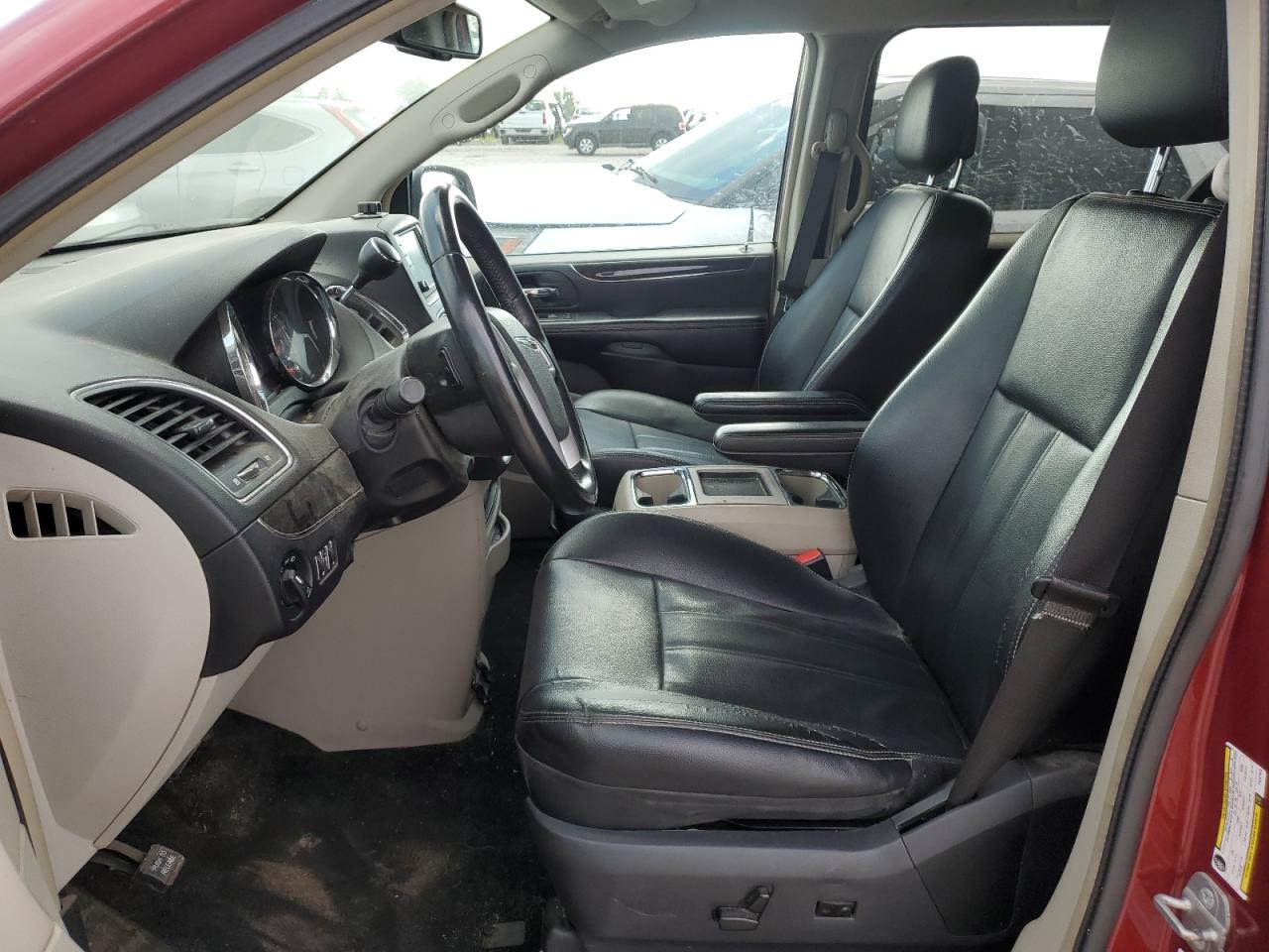 2014 Chrysler Town & Country Touring Red vin: 2C4RC1BG9ER247545