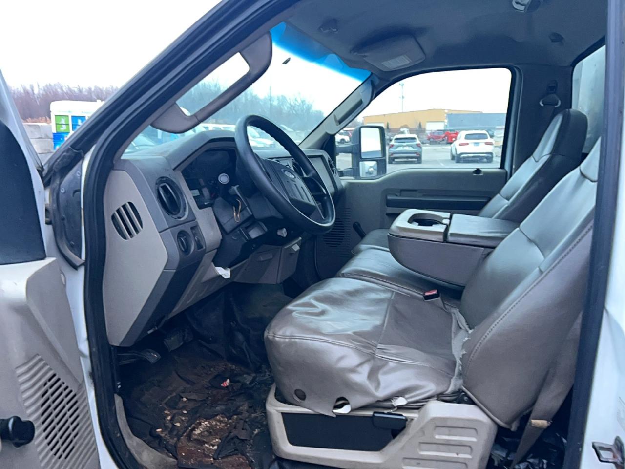 2008 Ford F550 Super Duty White vin: 1FDAF56R78EA75715