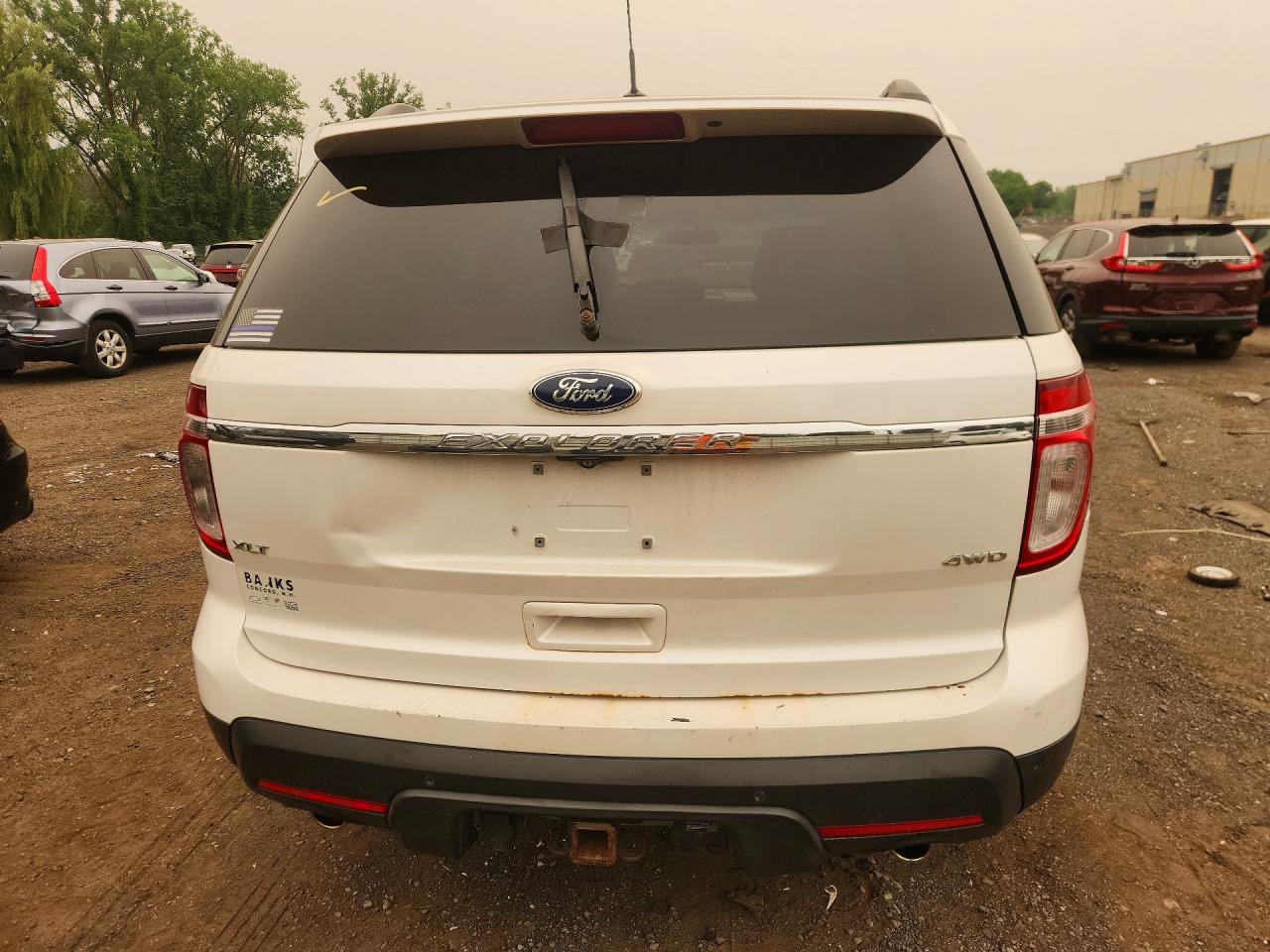 2011 Ford Explorer Xlt White vin: 1FMHK8D85BGA16762