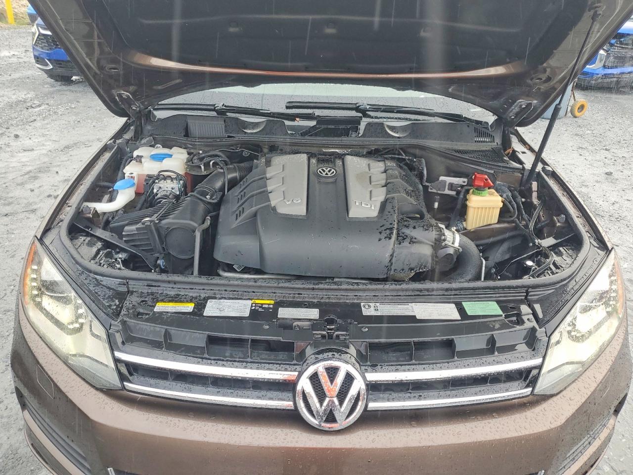 2014 Volkswagen Touareg V6 Tdi Brown vin: WVGEP9BP9ED008822
