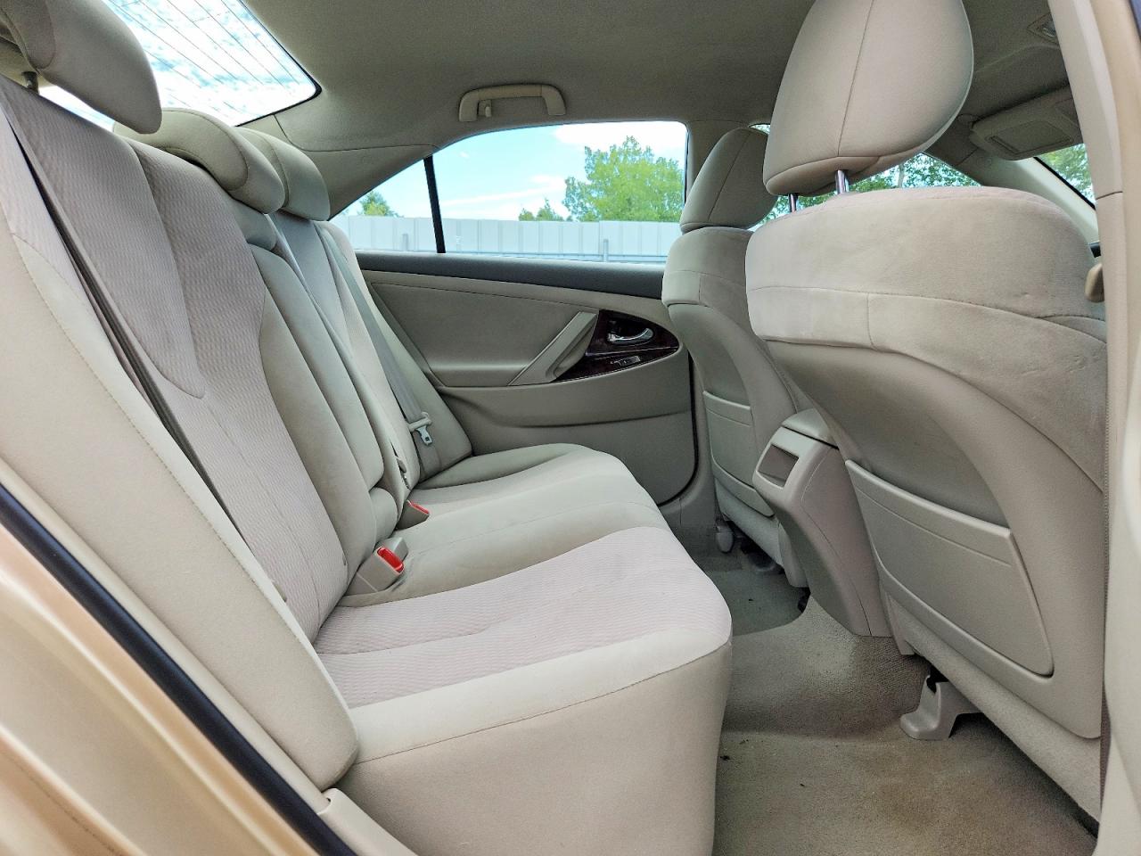 2011 Toyota Camry Le Gold vin: 4T1BF3EK1BU679898