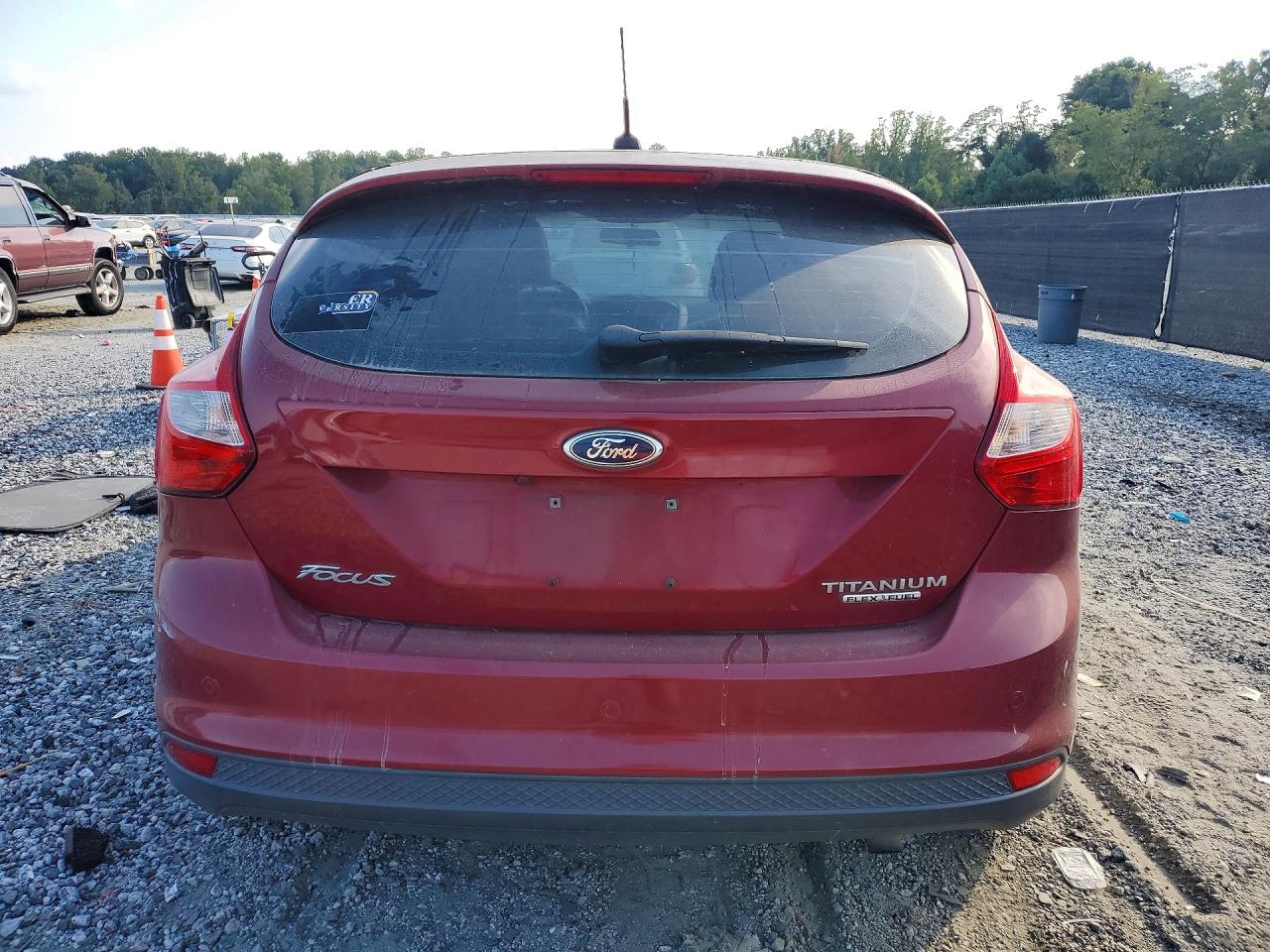 2013 Ford Focus Titanium Red vin: 1FADP3N20DL181586