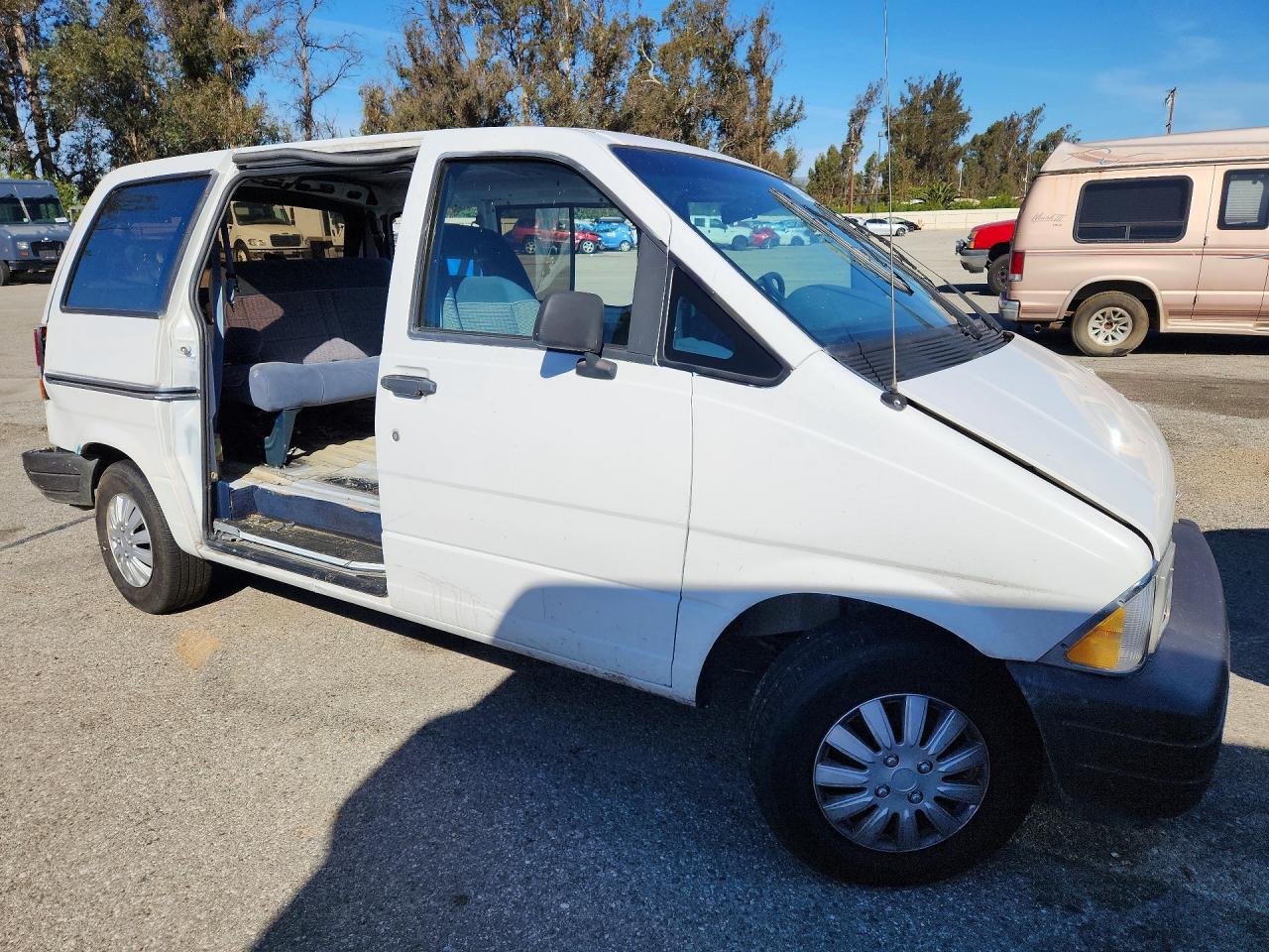 1996 Ford Aerostar White vin: 1FMCA11U6TZB40244