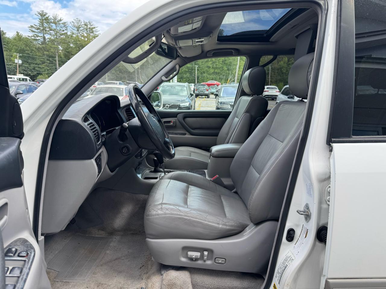 2005 Toyota Land Cruiser White vin: JTEHT05J152076068