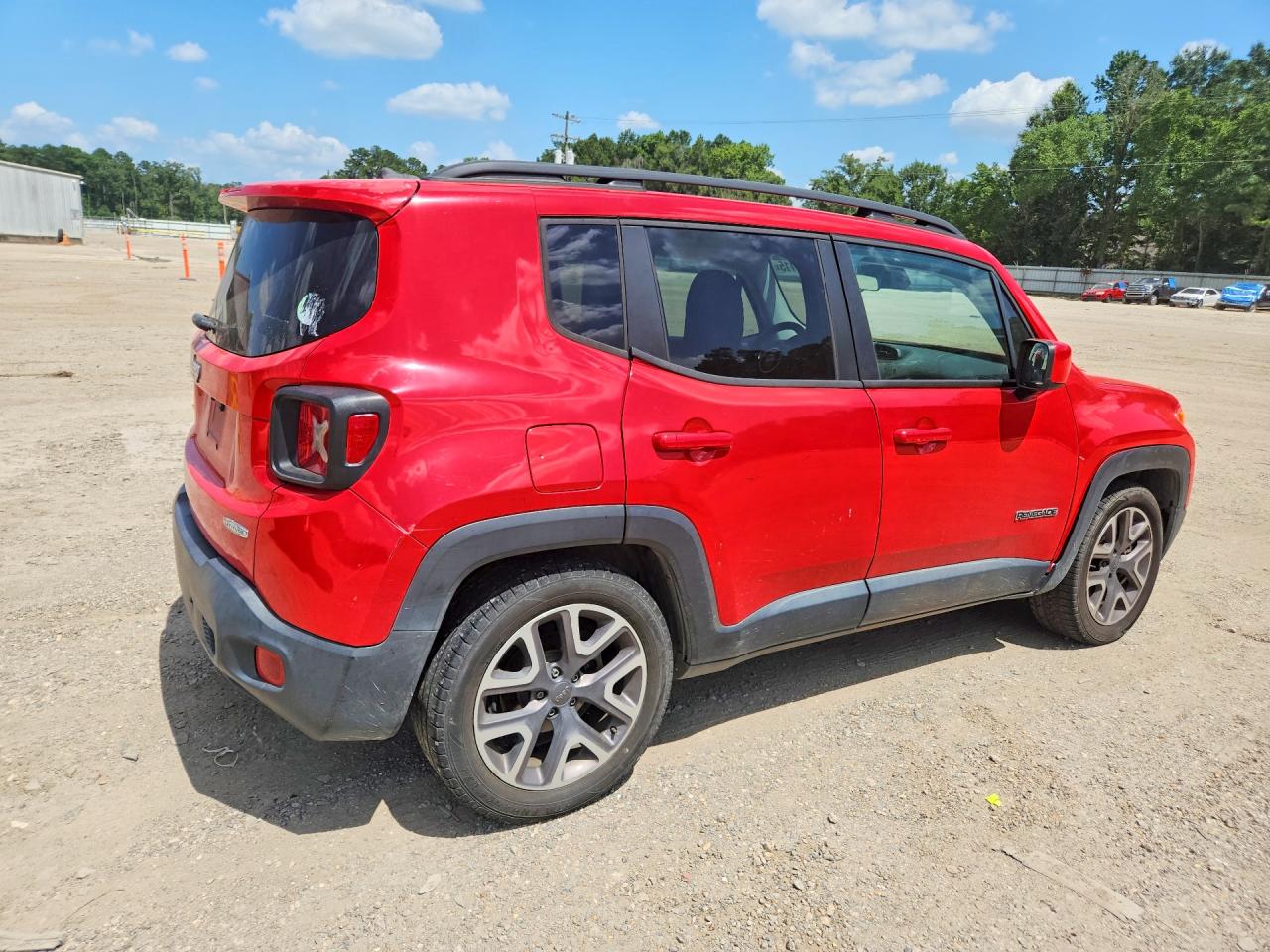 2015 Jeep Renegade Latitude Red vin: ZACCJABTXFPB27932