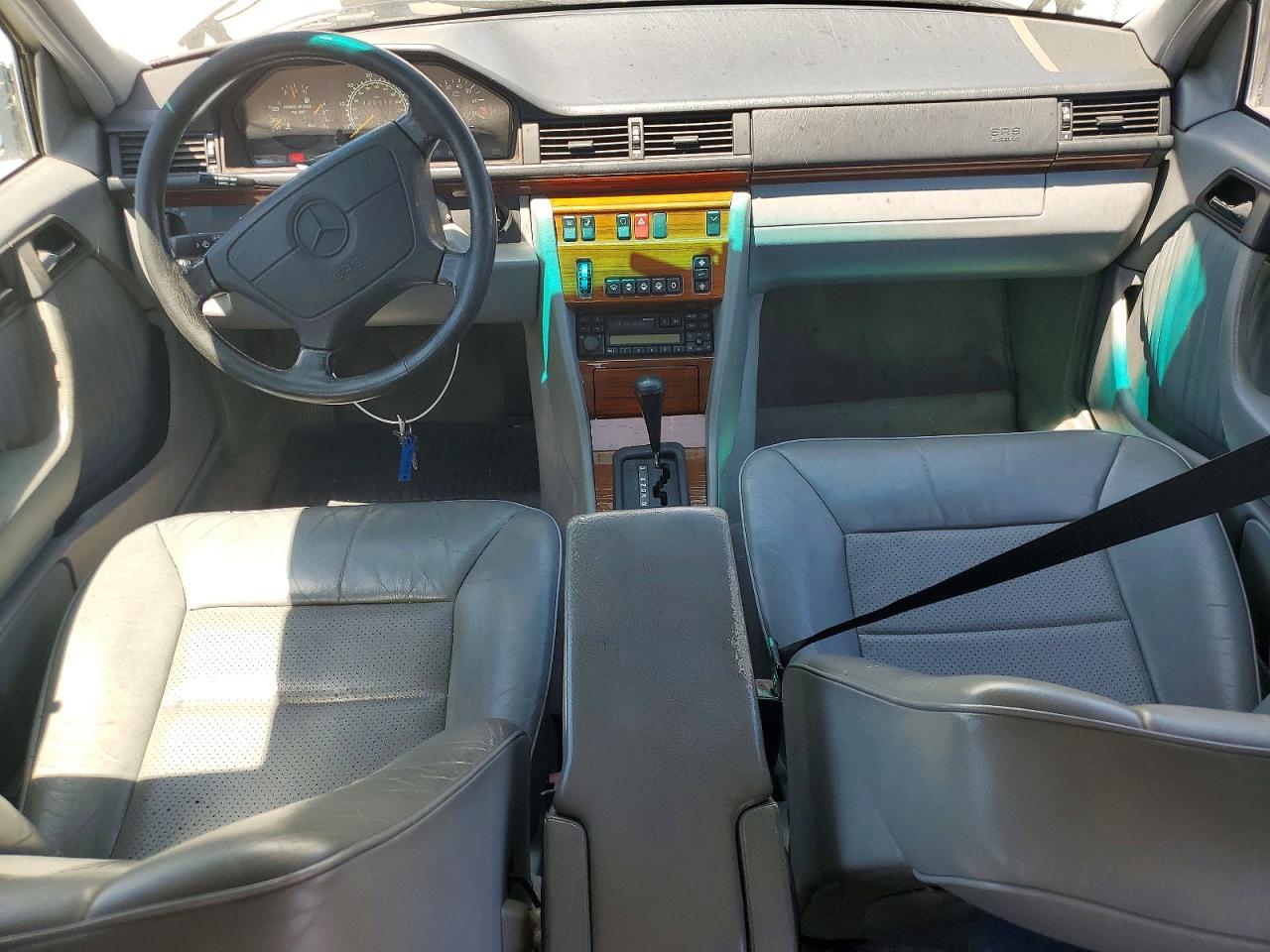1994 Mercedes-benz E 320 White vin: WDBEA32E2RC125900