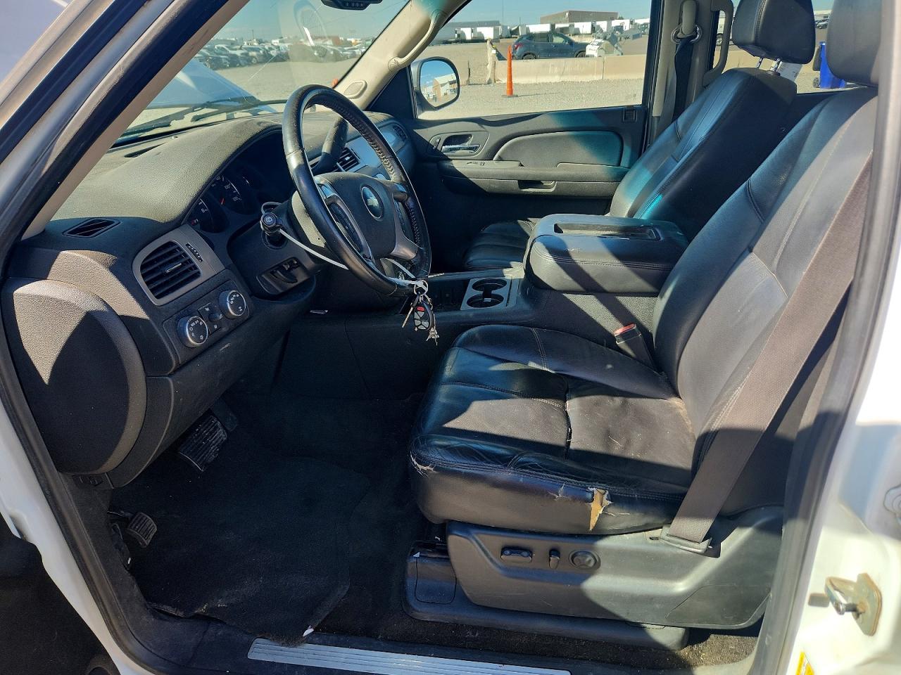 2008 Chevrolet Suburban K1500 Ls White vin: 3GNFK16398G121202