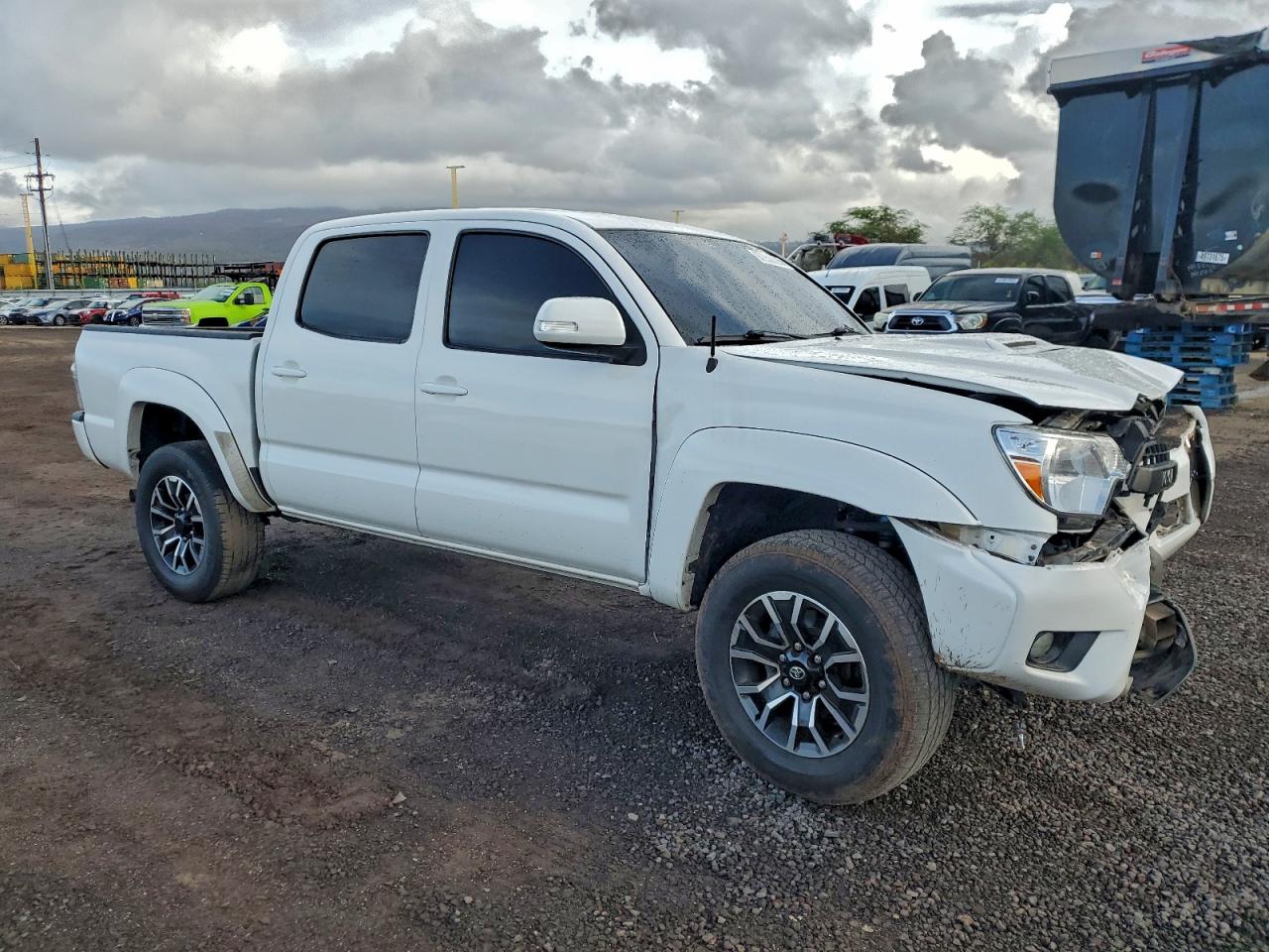 2015 Toyota Tacoma Double Cab Prerunner Белый vin: 3TMJU4GNXFM193409