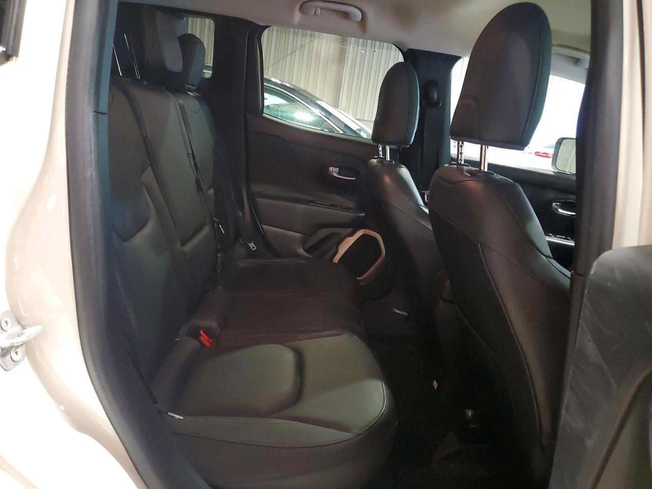 2015 Jeep Renegade Limited White vin: ZACCJBDT3FPC23209