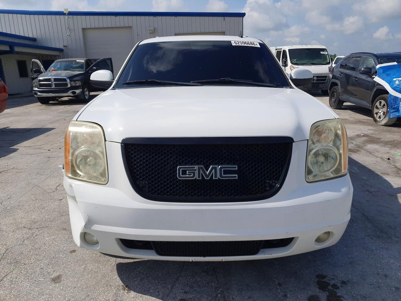 2011 Gmc Yukon Xl C1500 Slt White vin: 1GKS1KE00BR391860