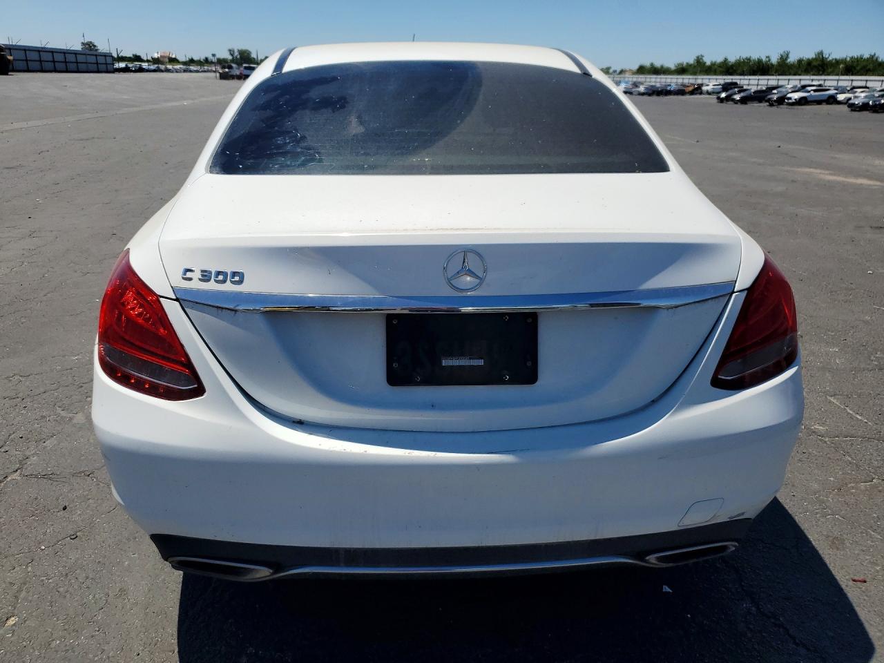 2015 Mercedes-benz C 300 White vin: 55SWF4JB4FU085529