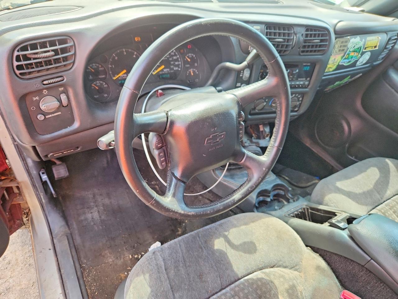 2000 Chevrolet Blazer Beige vin: 1GNCT18W9YK114461