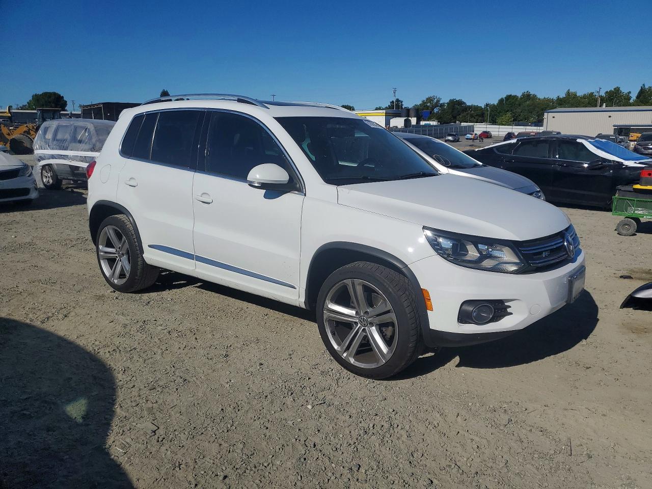 2014 Volkswagen Tiguan S White vin: WVGAV3AXXEW103879