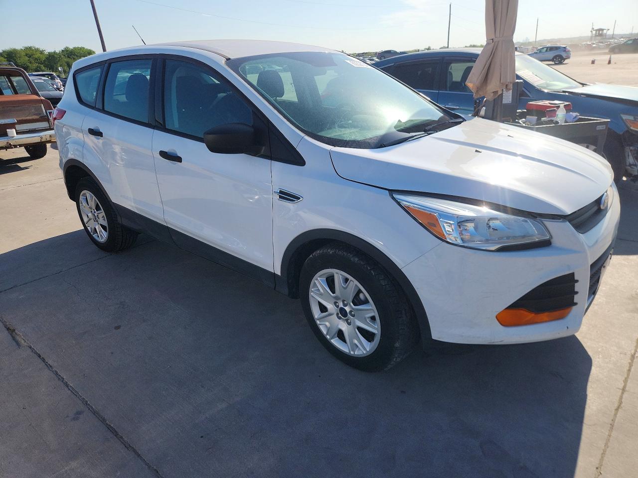 2014 Ford Escape S White vin: 1FMCU0F75EUB30213