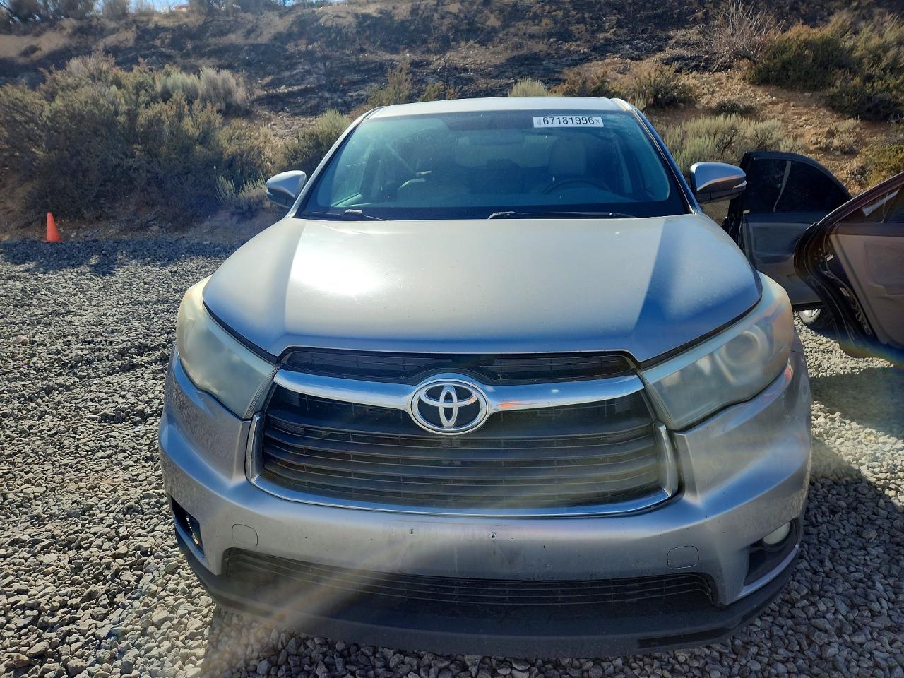 2015 Toyota Highlander Le Plus Silver vin: 5TDBKRFH6FS202979