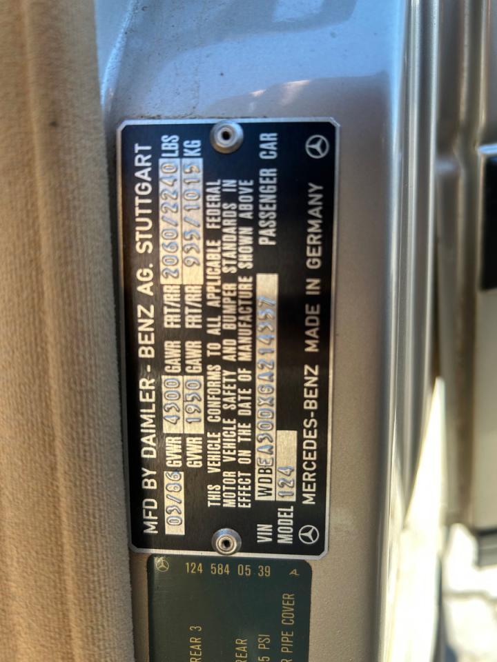 1986 Mercedes-benz 300 E Gold vin: WDBEA30DXGA214357