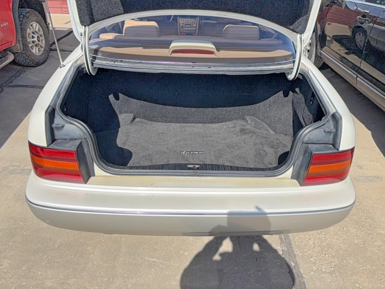 1992 Lexus Ls 400 Base Белый vin: JT8UF11E8N0141128