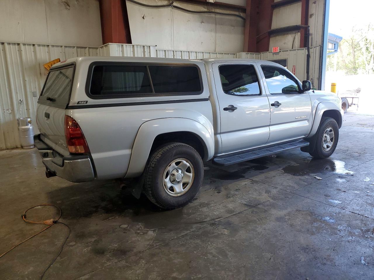 2005 Toyota Tacoma Double Cab Silver vin: 5TELU42N25Z130094