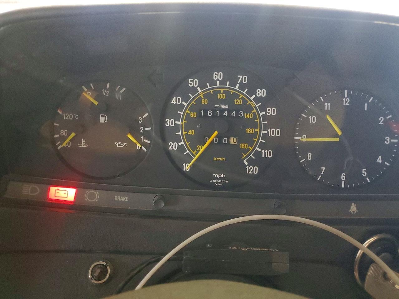 1984 Mercedes 240d Коричневый vin: WDB1231231A136864