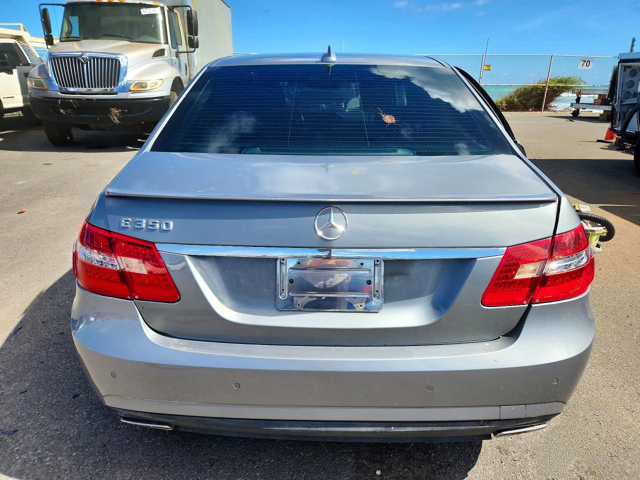 2011 Mercedes-benz E 350 Silver vin: WDDHF5GB2BA263972