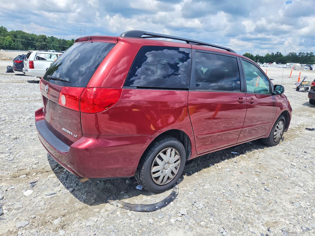 2010 Toyota Sienna Le 7-passenger Burgundy vin: 5TDKK4CC3AS341570