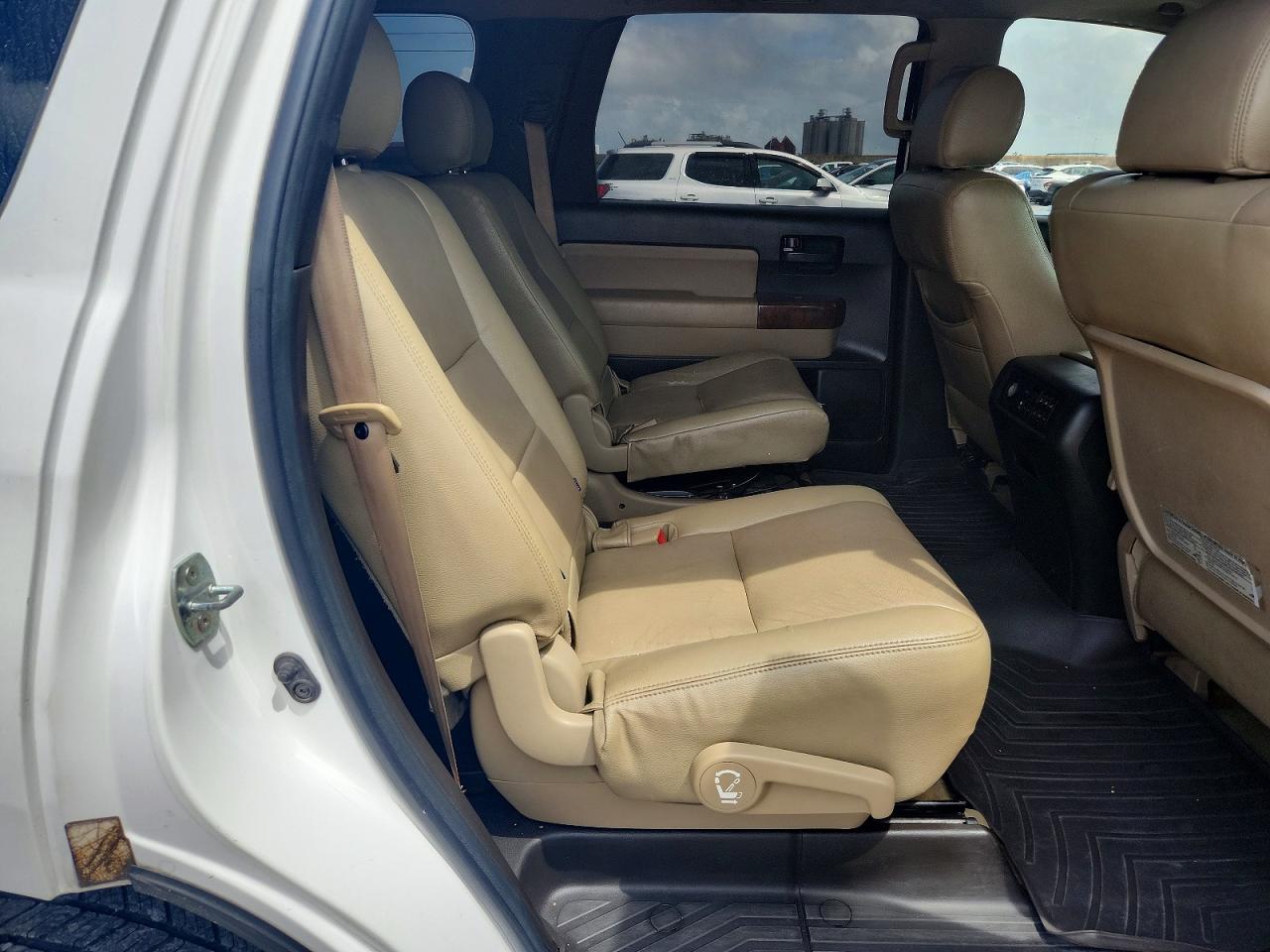 2011 Toyota Sequoia Sr5 Белый vin: 5TDZM5G14BS003085