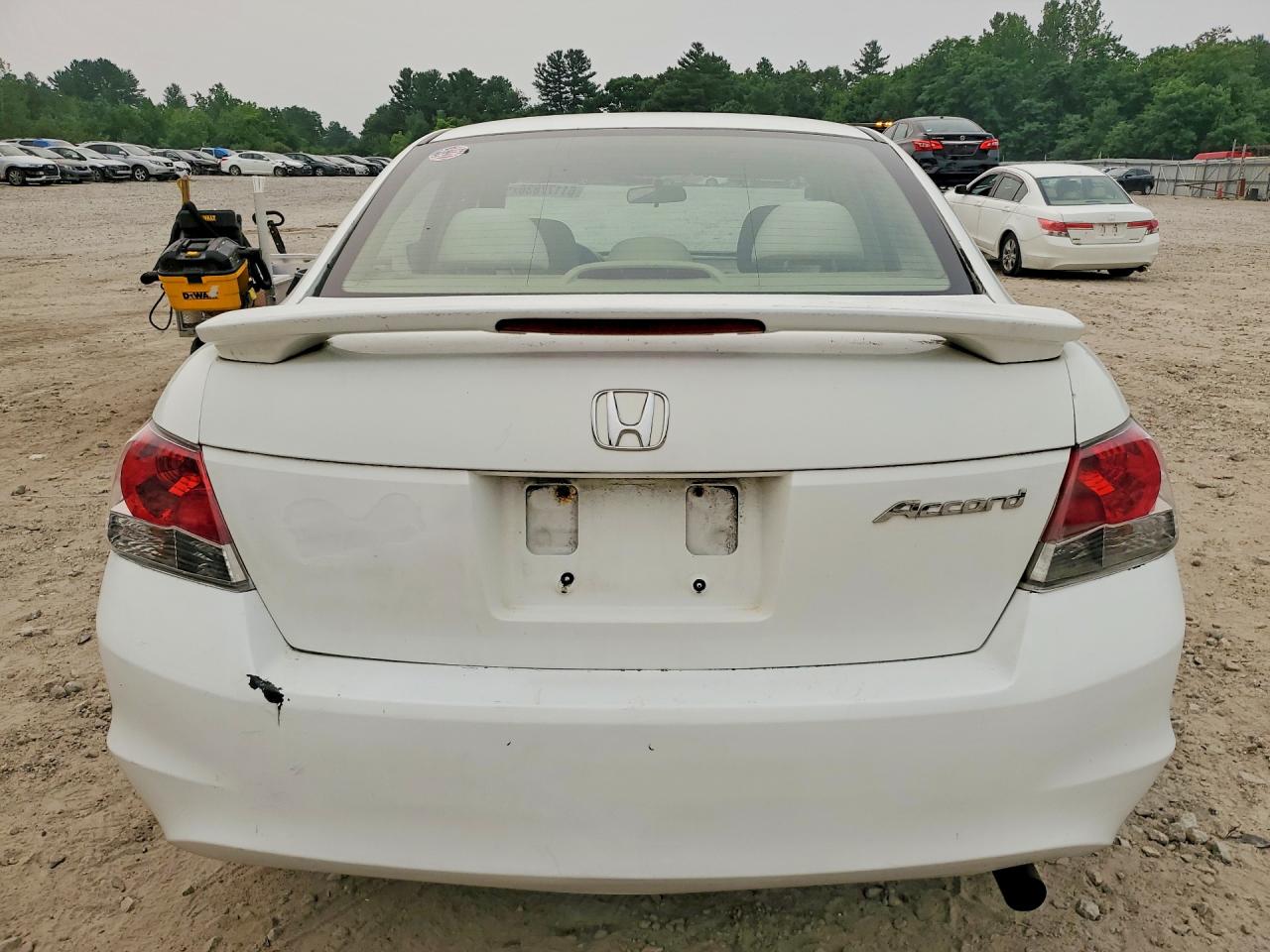 2008 Honda Accord Lx White vin: JHMCP26378C017361