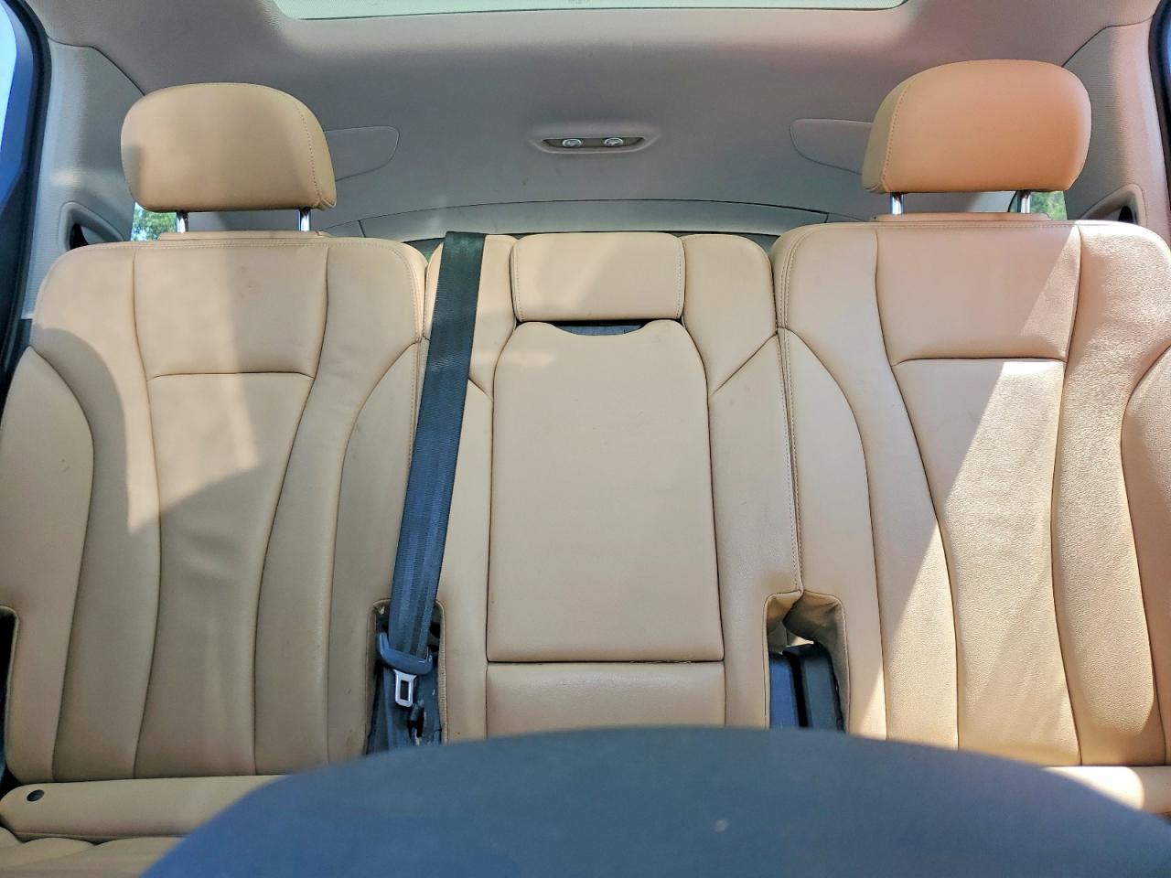 2015 Audi A8 L Quattro Silver vin: WAU32AFD0FN029353