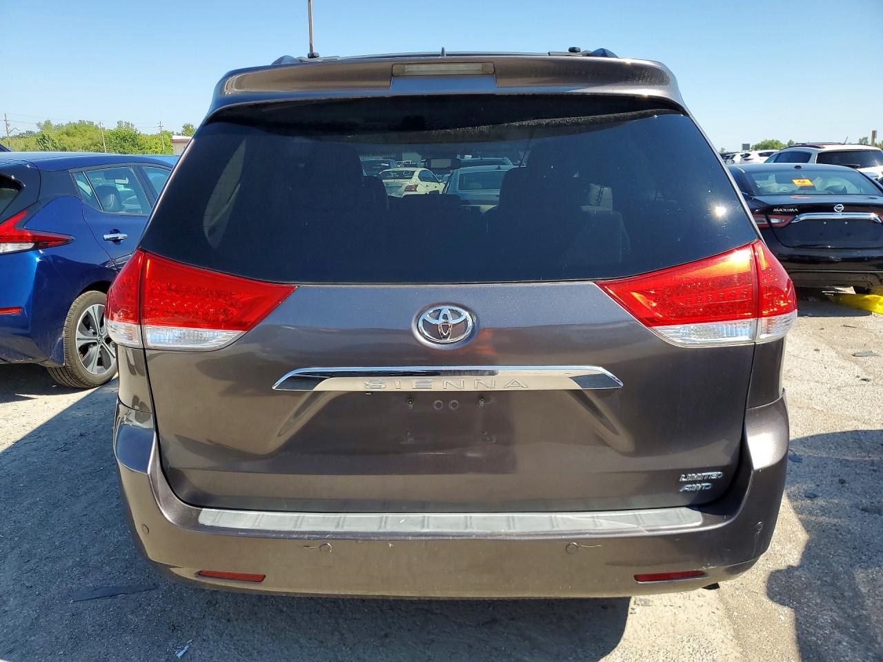 2011 Toyota Sienna Limited 7-passenger Gray vin: 5TDDK3DC0BS011954