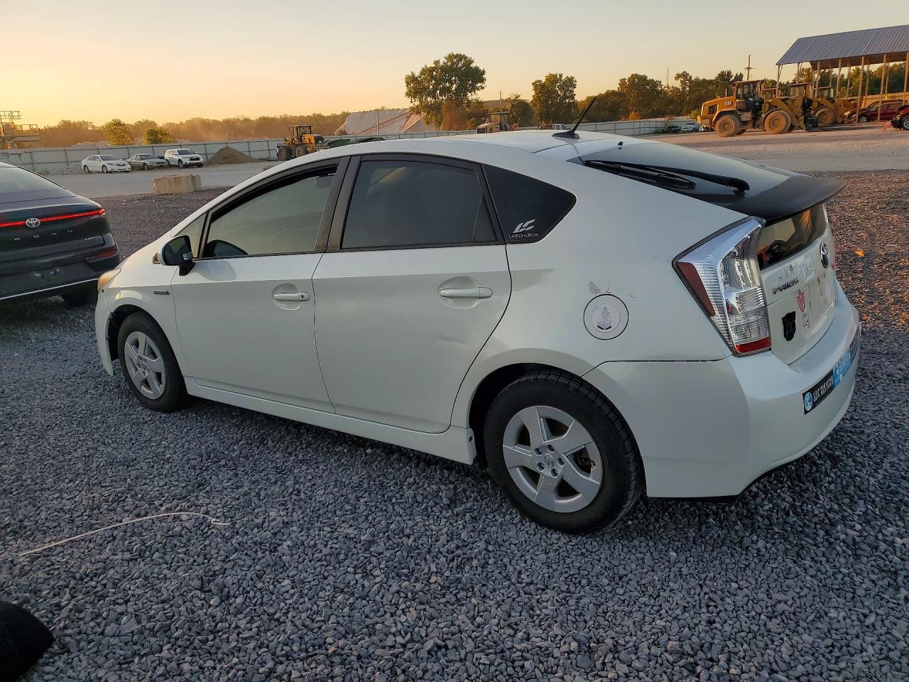 2011 Toyota Prius Two White vin: JTDKN3DU2B0279169