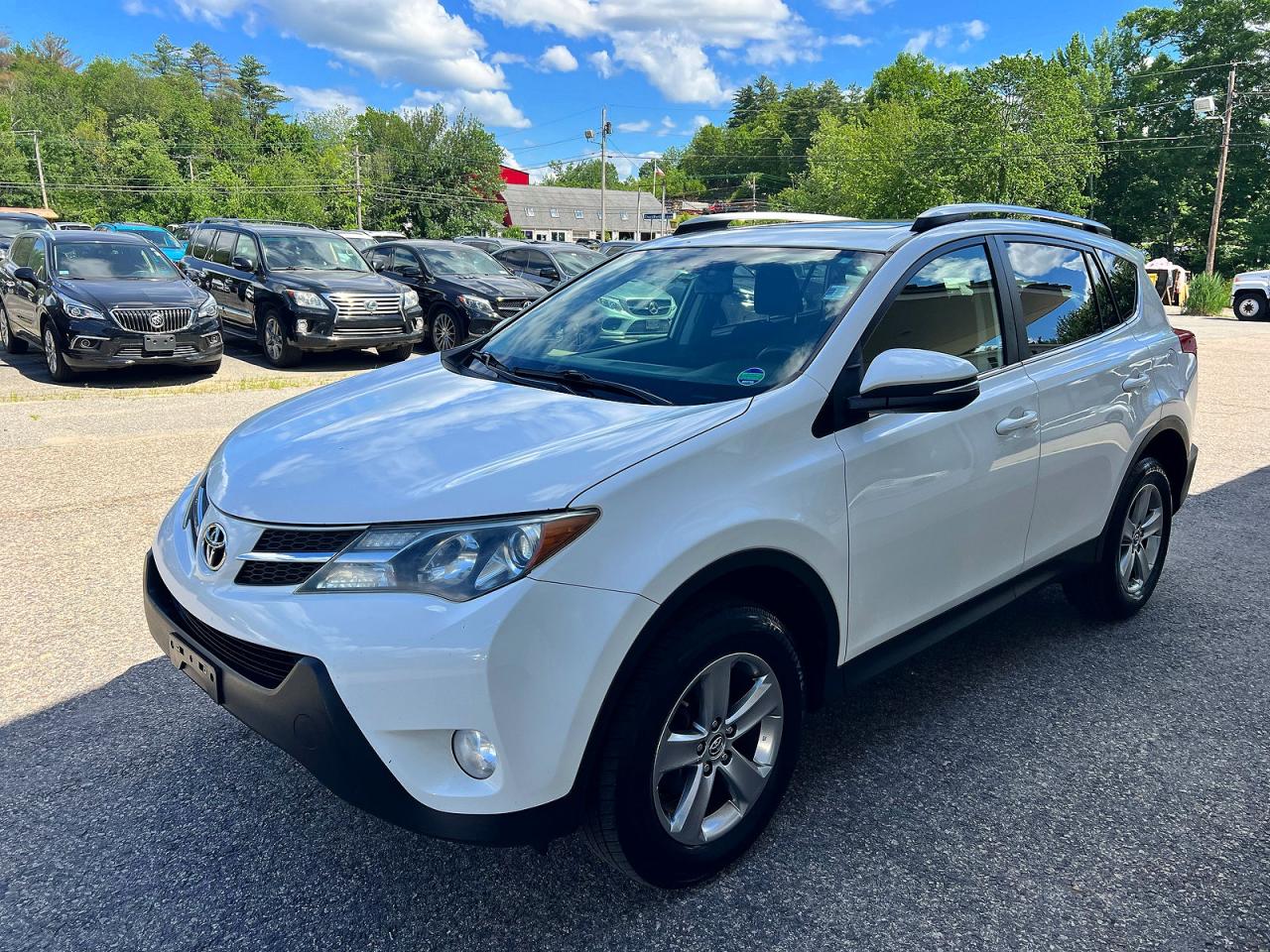 2015 Toyota Rav4 Xle White vin: JTMRFREVXFD138077