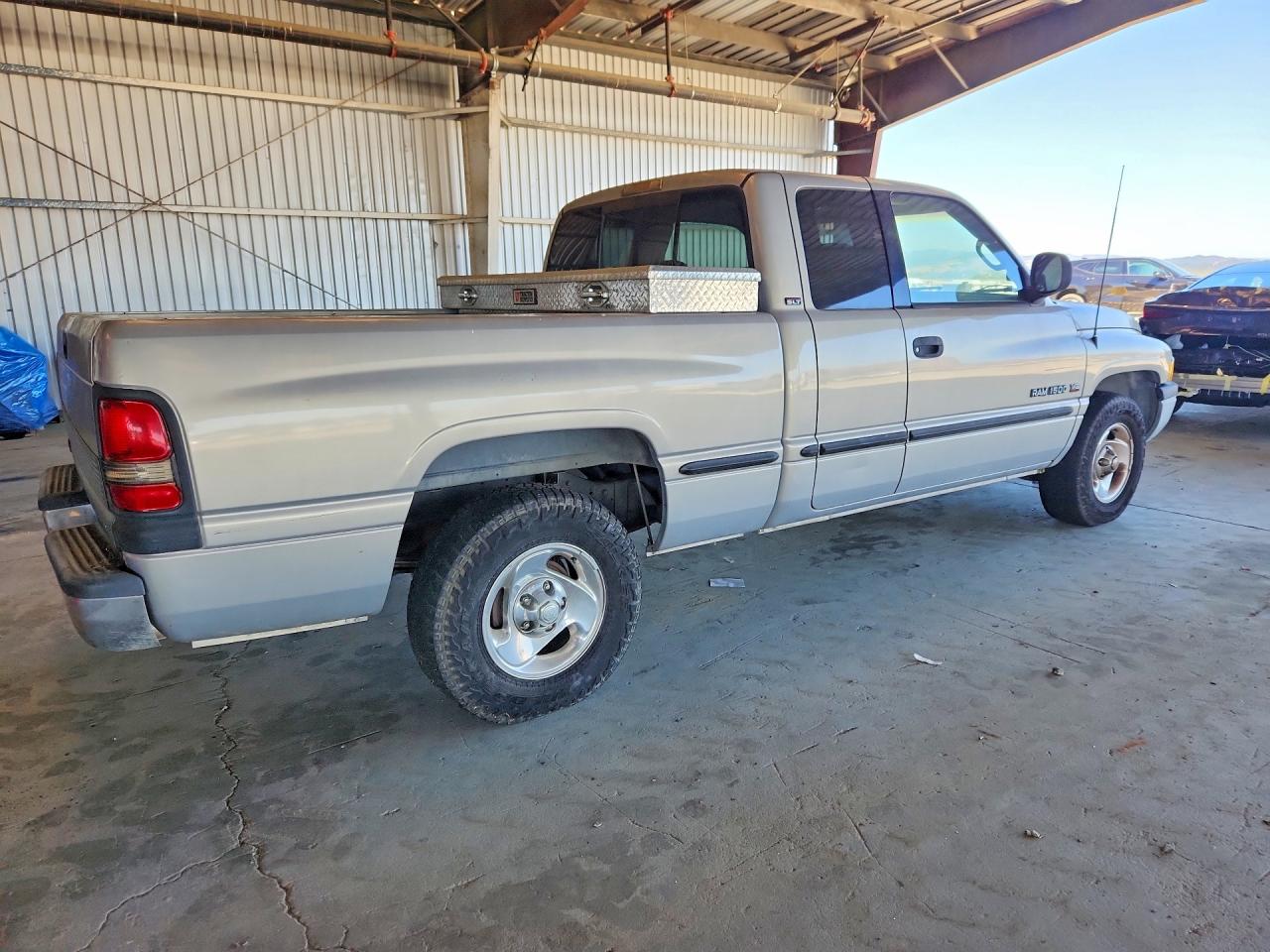 1998 Dodge Ram 1500 Silver vin: 1B7HC13ZXWJ224891