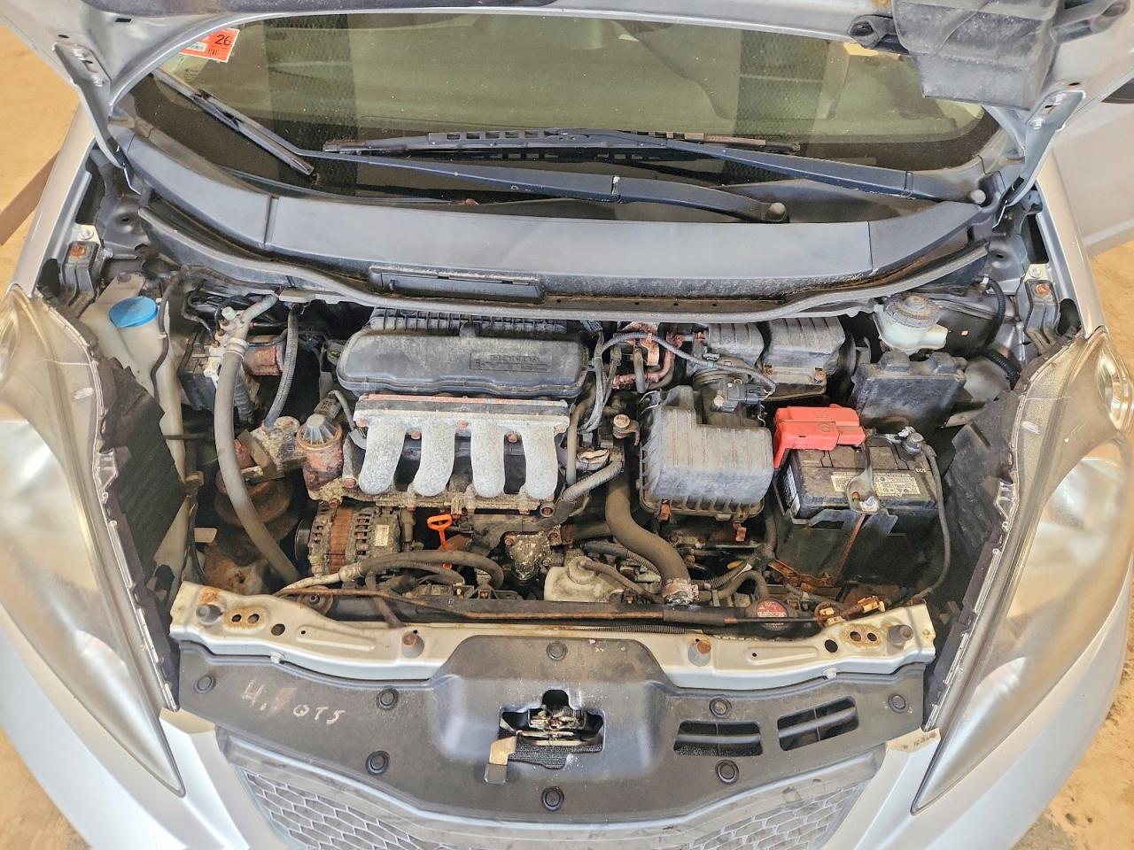2011 Honda Fit Silver vin: JHMGE8H33BC008512
