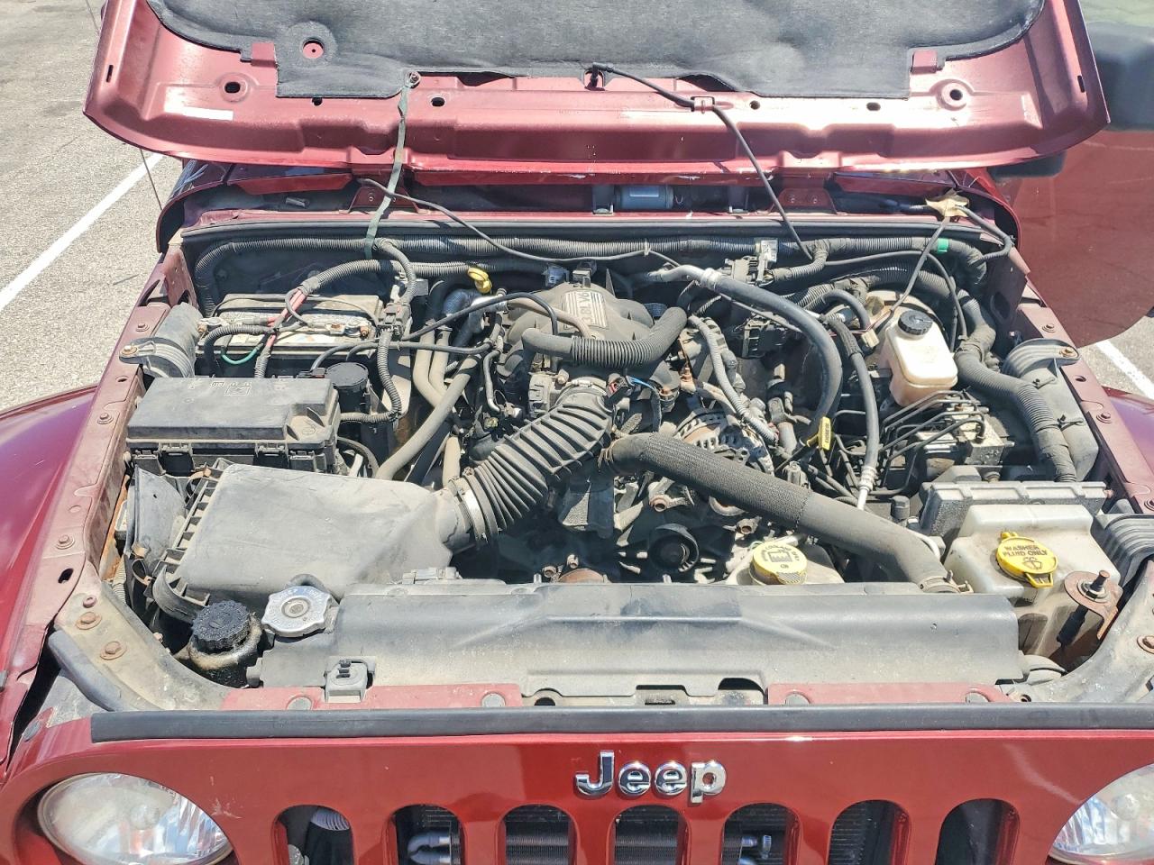 2008 Jeep Wrangler Unlimited Sahara Red vin: 1J4GA59178L651005