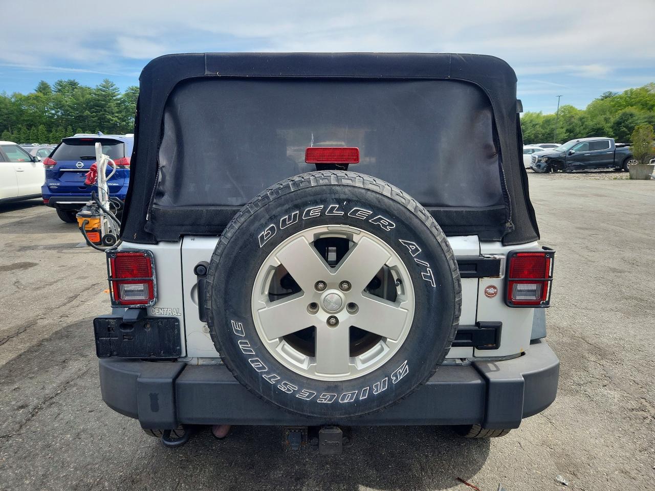 2010 Jeep Wrangler Unlimited Sport Silver vin: 1J4HA3H14AL224672