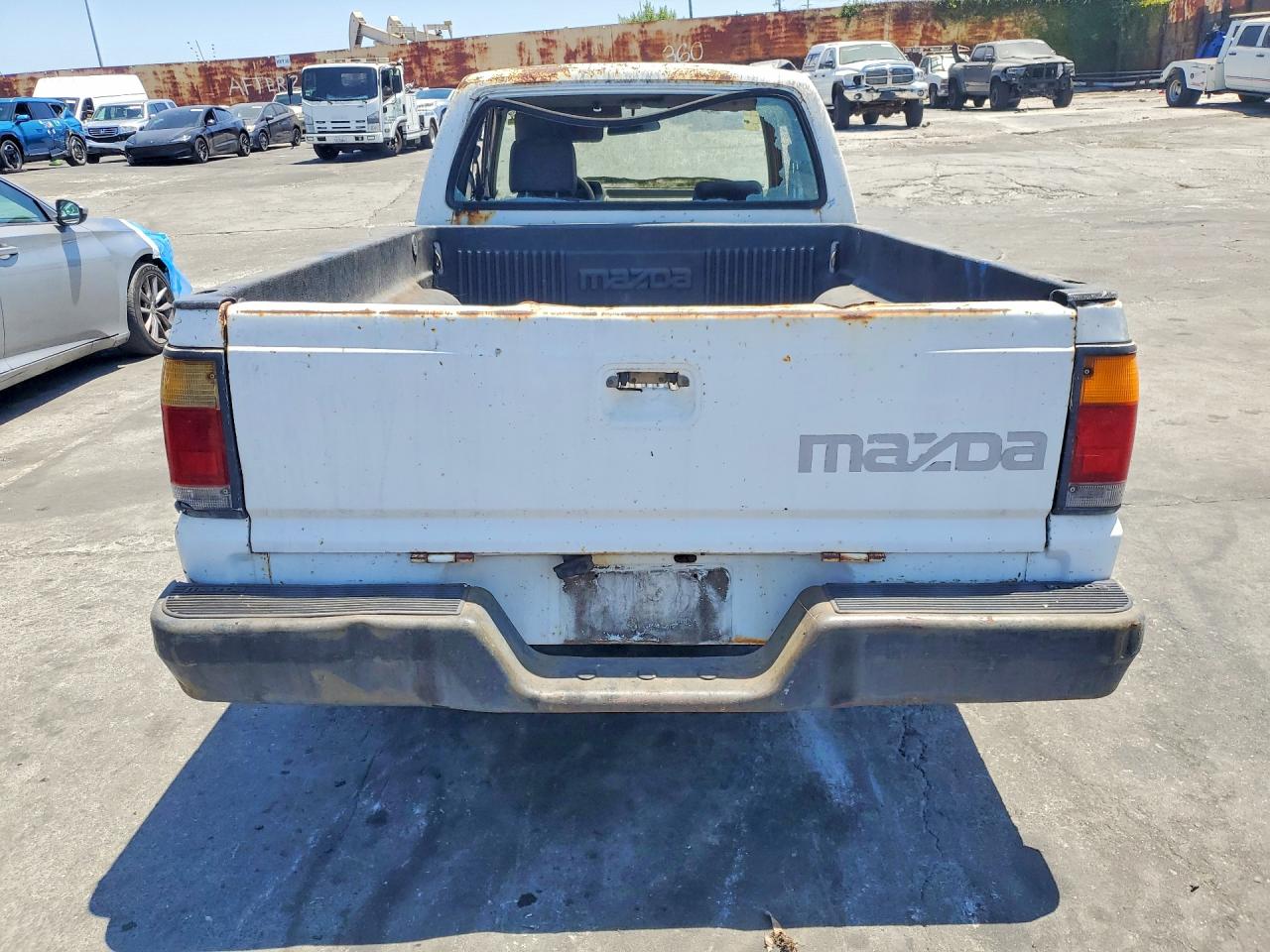 1991 Mazda B2600 Cab Plus White vin: JM2UF3146M0156368