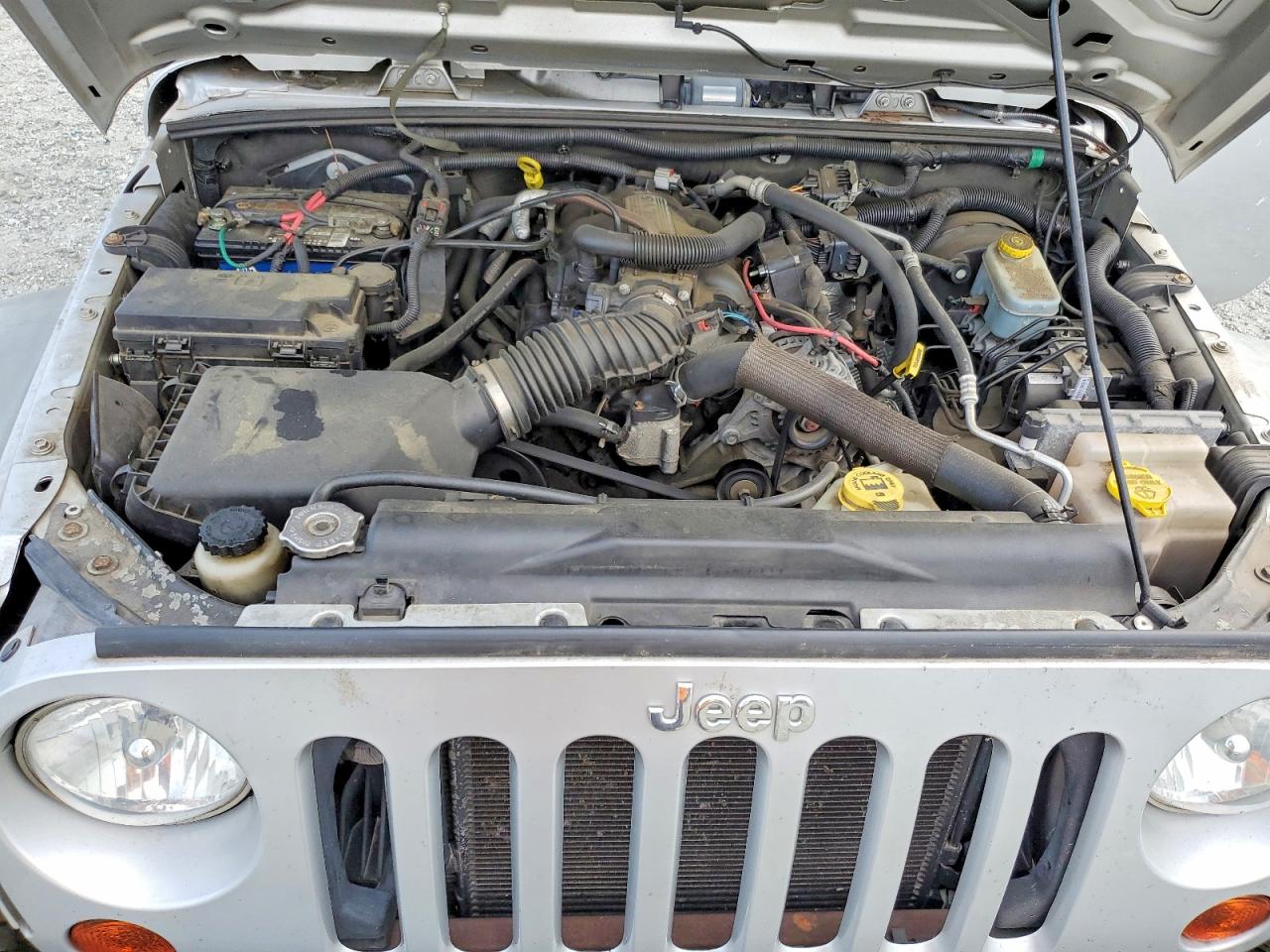 2010 Jeep Wrangler Unlimited Sport Silver vin: 1J4BB3H19AL147851