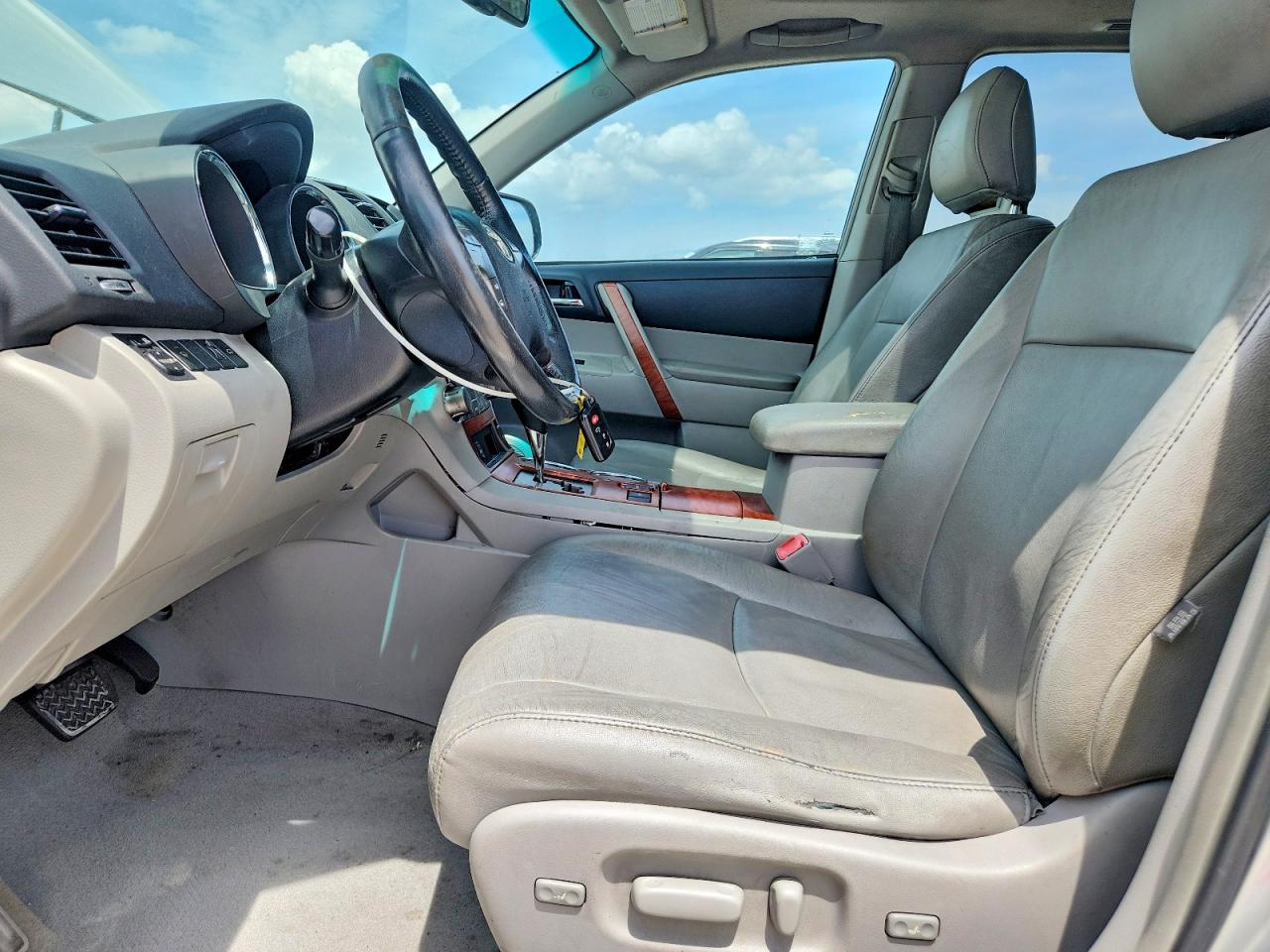 2010 Toyota Highlander Limited Silver vin: 5TDYK3EH2AS015885