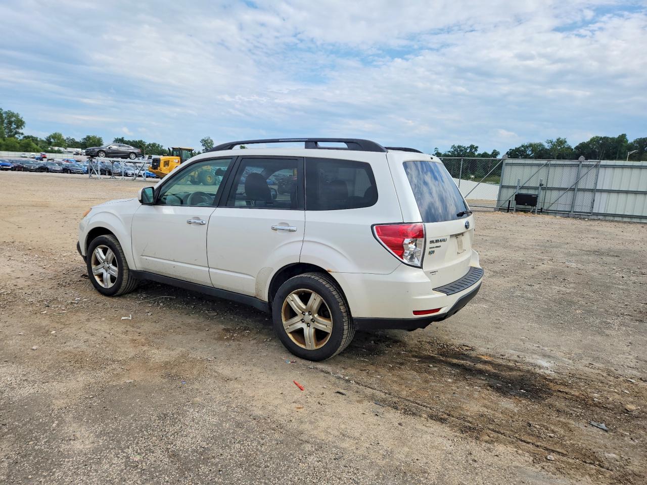 2010 Subaru Forester 2.5x Premium White vin: JF2SH6CC0AH759567