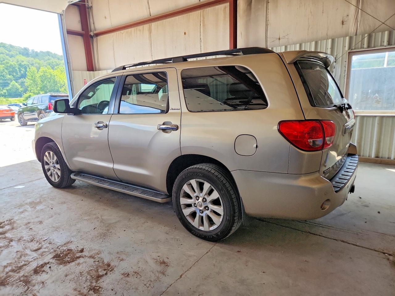 2008 Toyota Sequoia Platinum Gold vin: 5TDBY67A28S001291
