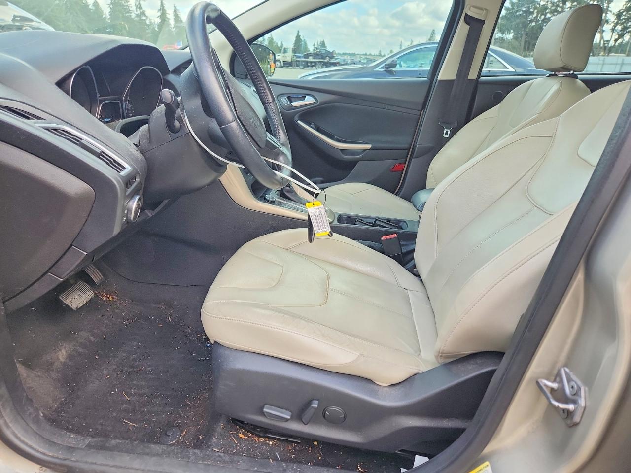 2015 Ford Focus Titanium Tan vin: 1FADP3J29FL363523
