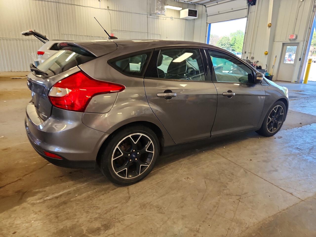 2014 Ford Focus Se Gray vin: 1FADP3K28EL357533