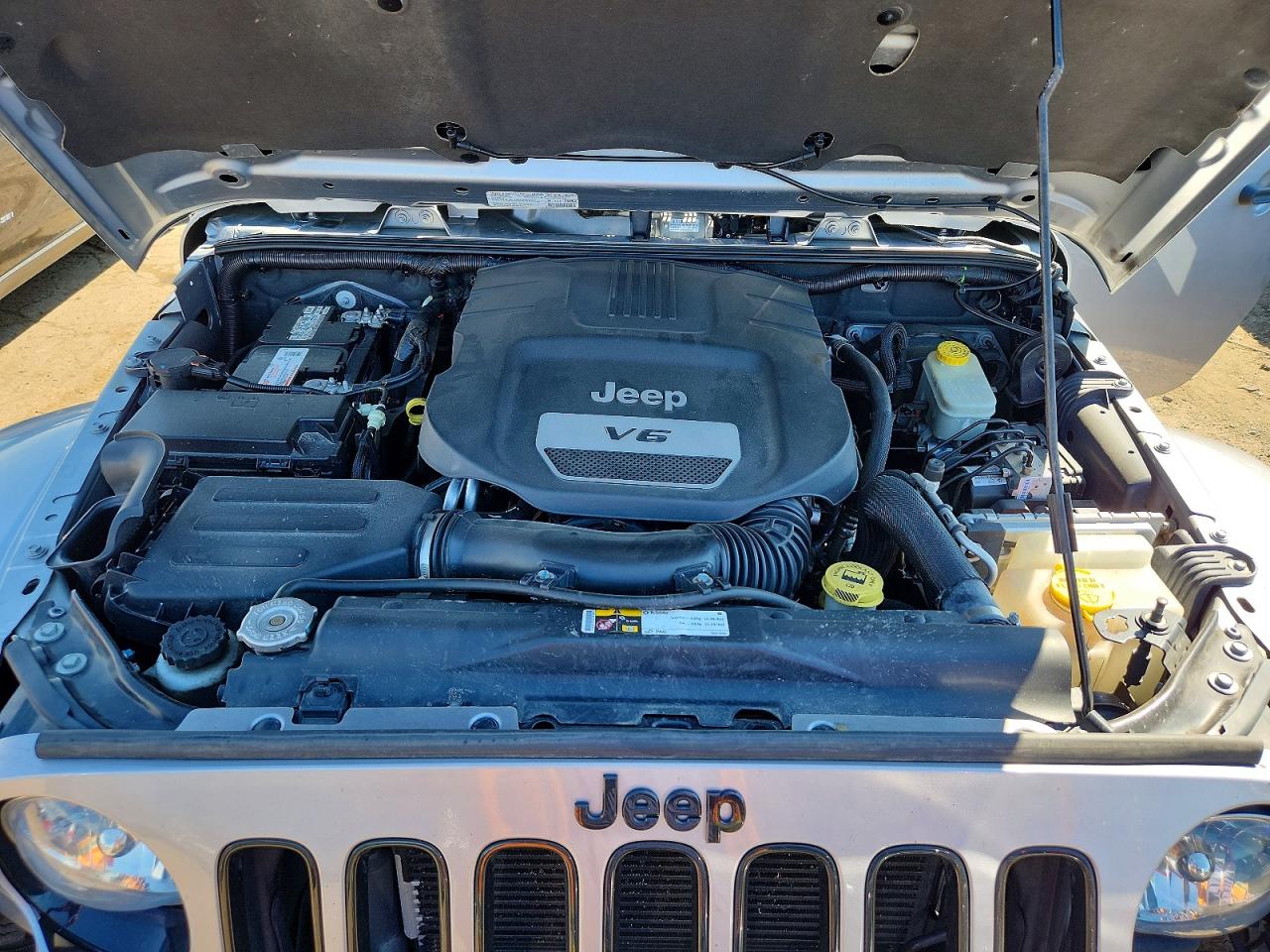 2014 Jeep Wrangler Unlimited Sahara Серебряный vin: 1C4HJWEG3EL170786