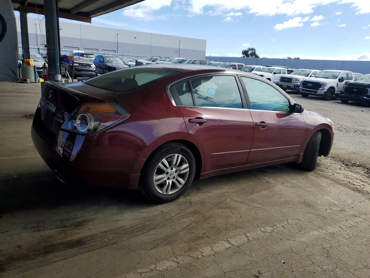 2011 Nissan Altima 2.5 Red vin: 1N4AL2AP2BN492884